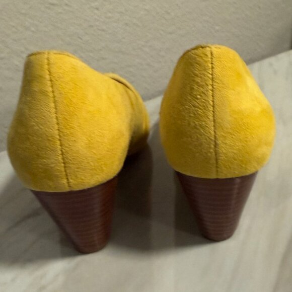 Franco Sarto Suede Wedge Wood Heel Pumps, size 6.5, Yellow - Picture 5 of 5